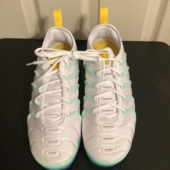 Nike Air VaporMax Plus Running Shoes - White/mint foam/washed teal/siren red - Picture 15 of 16